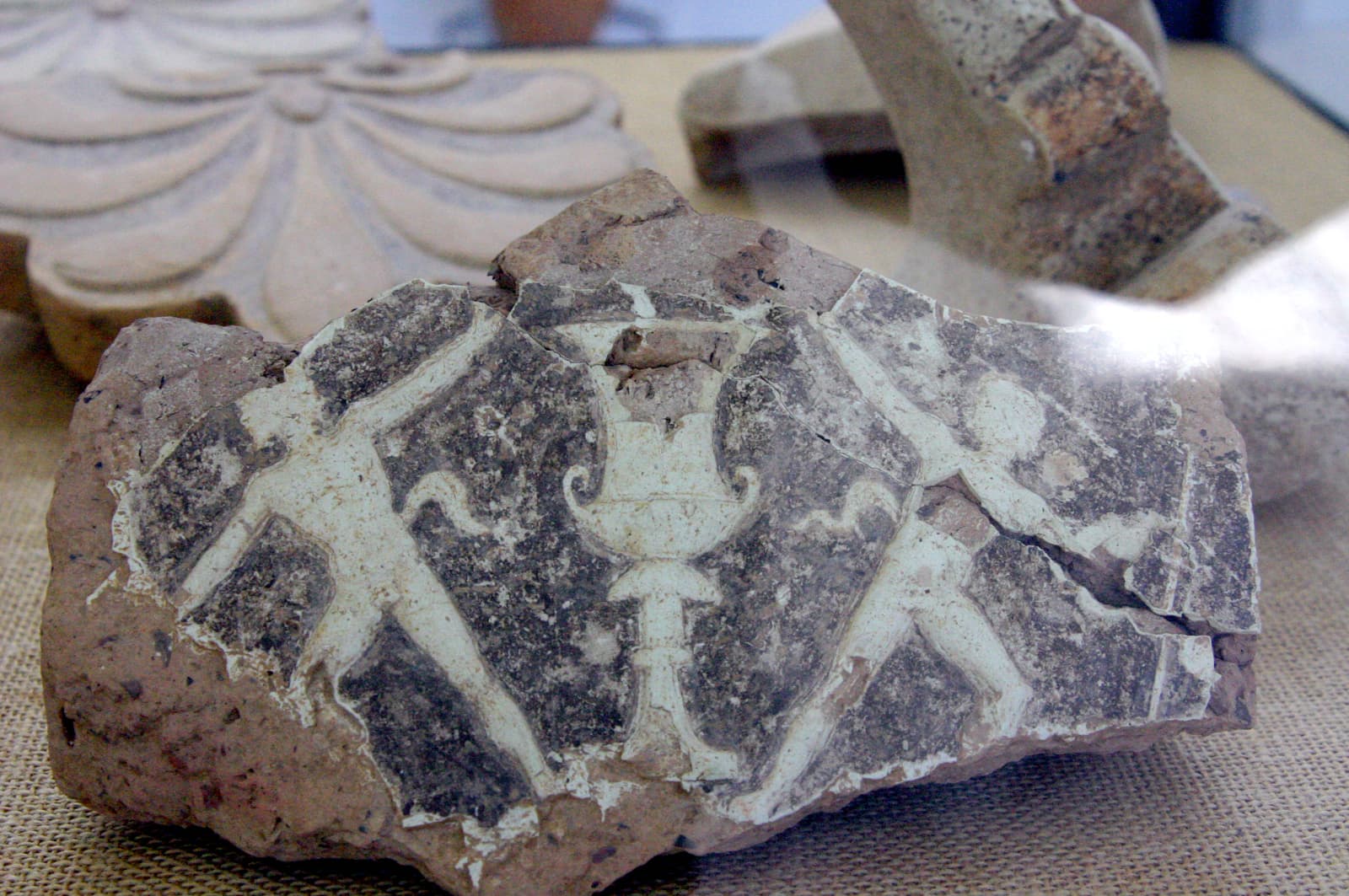 Krater on Pedestal (2)
