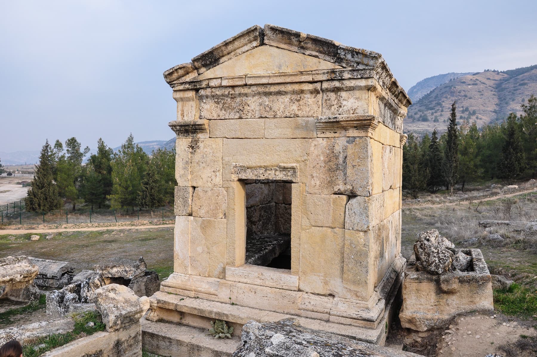 Menorah Tomb 163d