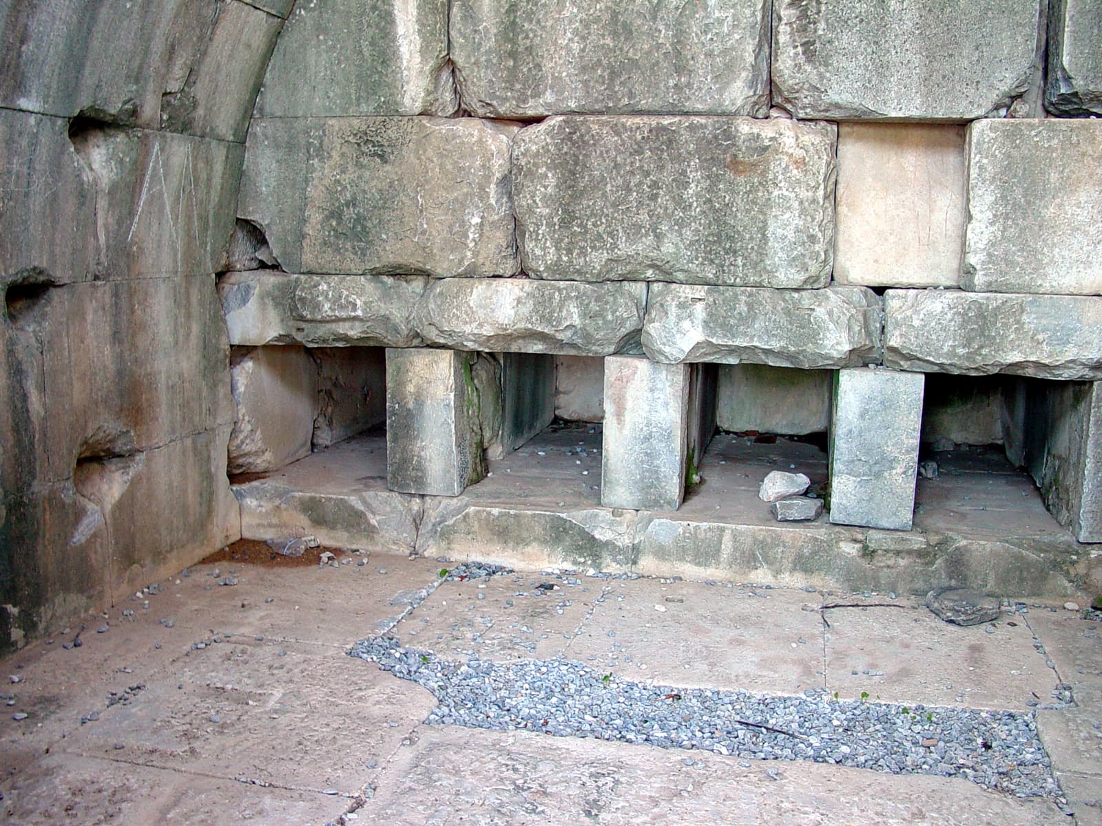 Heroon Interior